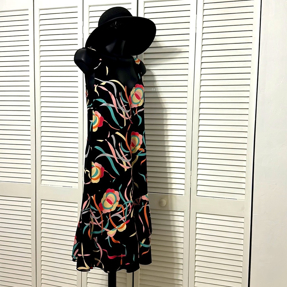 Parallel S/CH Sleeveless Tailored Overlay Bottom Tiered Floral V-Neck Maxi Dress